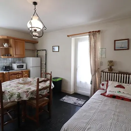 Hébergement de vacances Confort A De Mamou, 4 Pers, Proche Aurillac, Jardin Clos, Animaux Acceptes, Toutes Charges Incluses - Fr-1-742-238 *